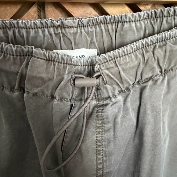Lucky Brand Relaxed Fit Parachute Cargo Pant-Medium - Picture 3 of 4